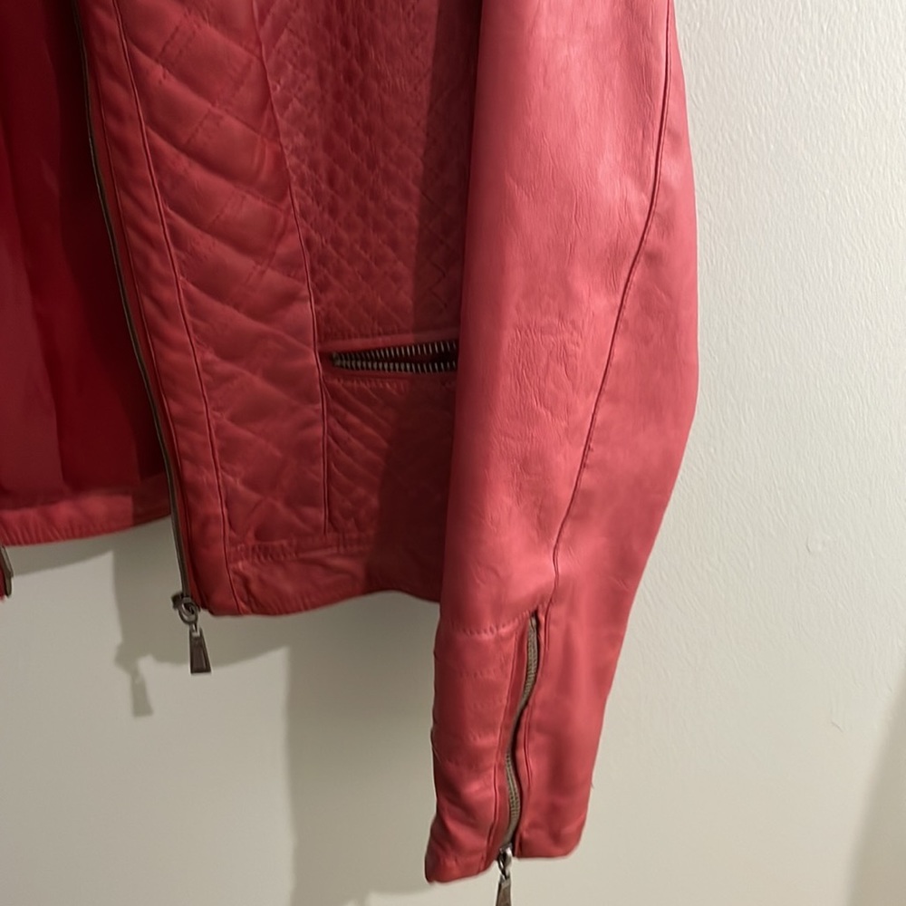 Leather jacket - Picture 5 of 11